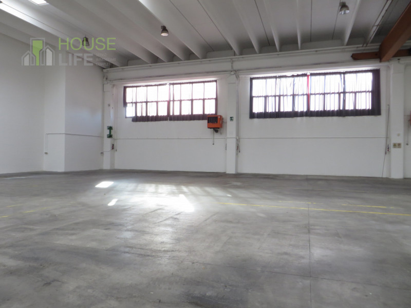 SCHIO - Z.I: CAPANNONE INDUSTRIALE di mq 700 circa con uffici mq 70 con carroponte da 10 ton, H 6...