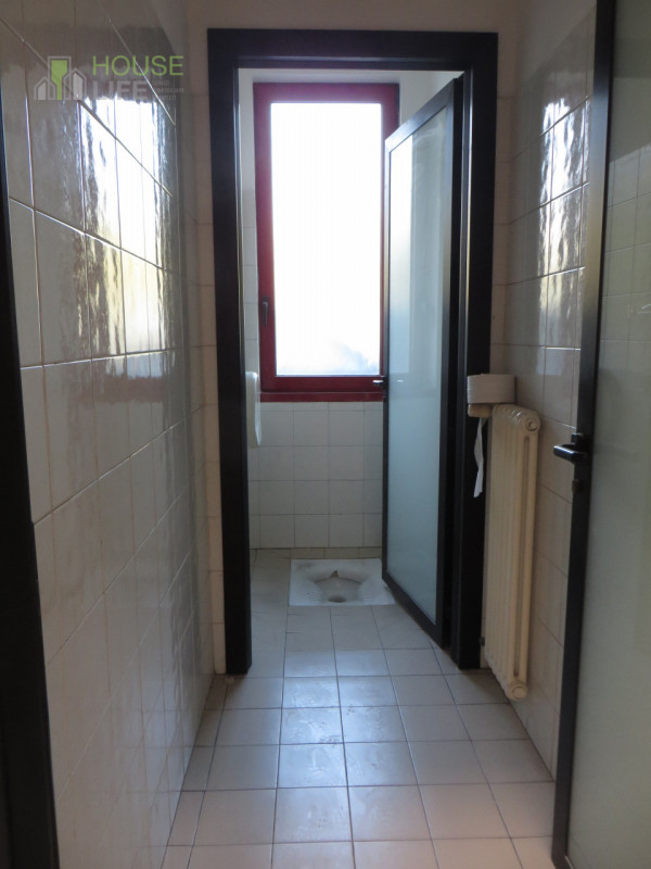 SCHIO - Z.I: CAPANNONE INDUSTRIALE di mq 700 circa con uffici mq 70 con carroponte da 10 ton, H 6...