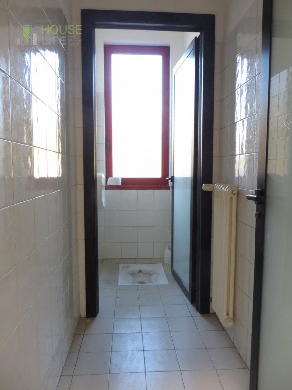 SCHIO - Z.I: CAPANNONE INDUSTRIALE di mq 700 circa con uffici mq 70 con carroponte da 10 ton, H 6...