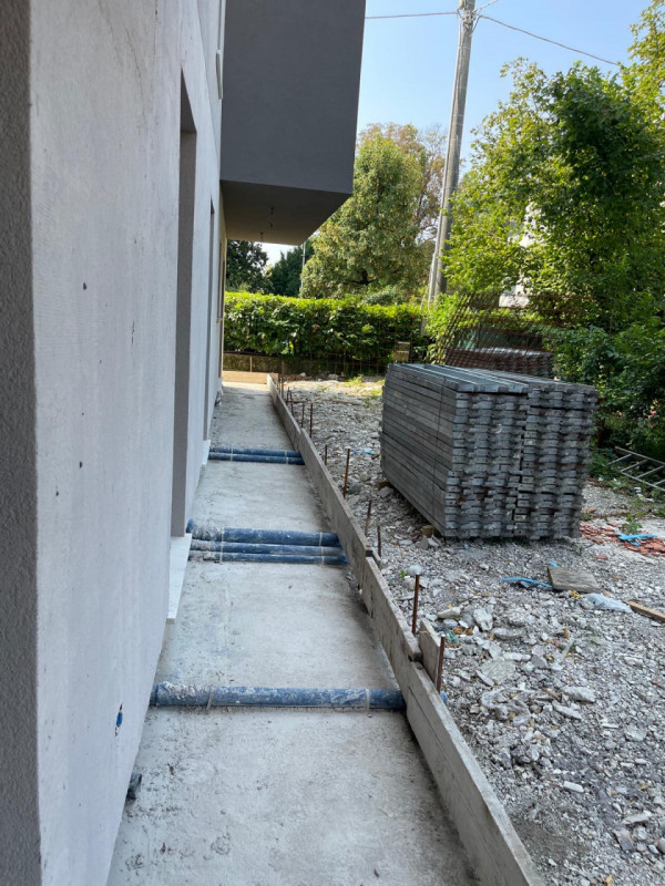 Ampio appartamento pentalocale in vendita in zona centrale di Spresiano. Questa spaziosa unità su...