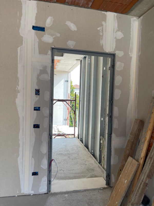 Ampio appartamento pentalocale in vendita in zona centrale di Spresiano. Questa spaziosa unità su...