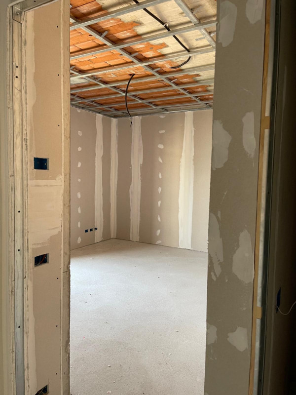 Ampio appartamento pentalocale in vendita in zona centrale di Spresiano. Questa spaziosa unità su...