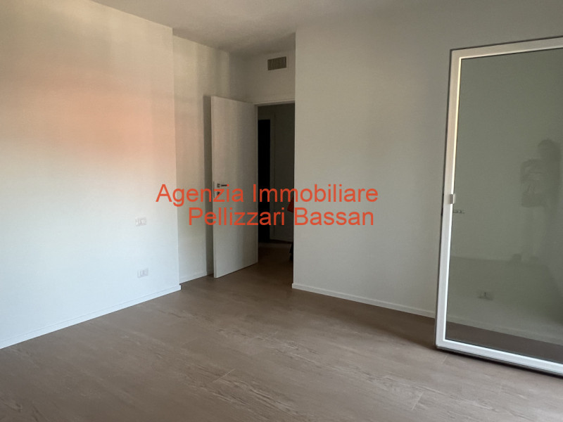 Comodo al centro di Spresiano si propone in vendita appartamento al secondo ed ultimo piano servi...