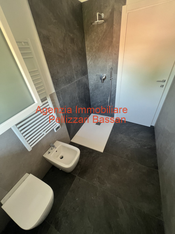 Comodo al centro di Spresiano si propone in vendita appartamento al secondo ed ultimo piano servi...