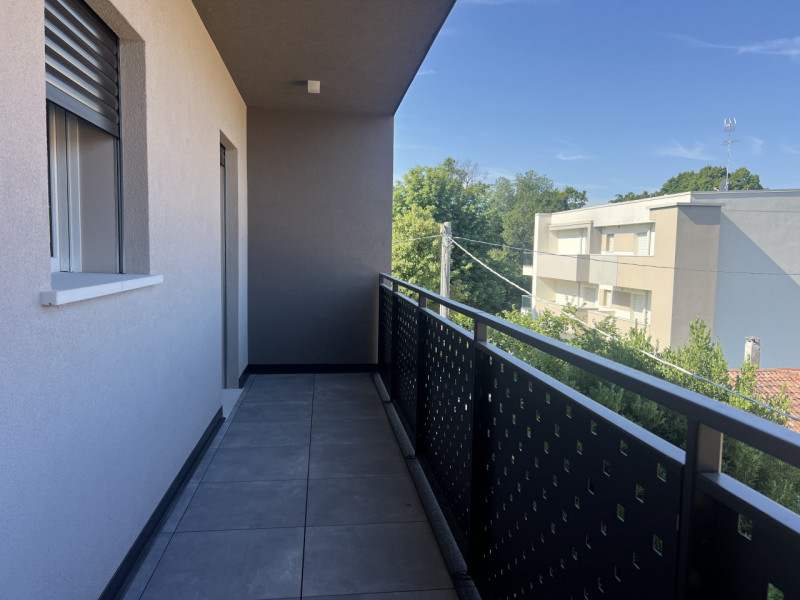 Comodo al centro di Spresiano si propone in vendita appartamento al secondo ed ultimo piano servi...