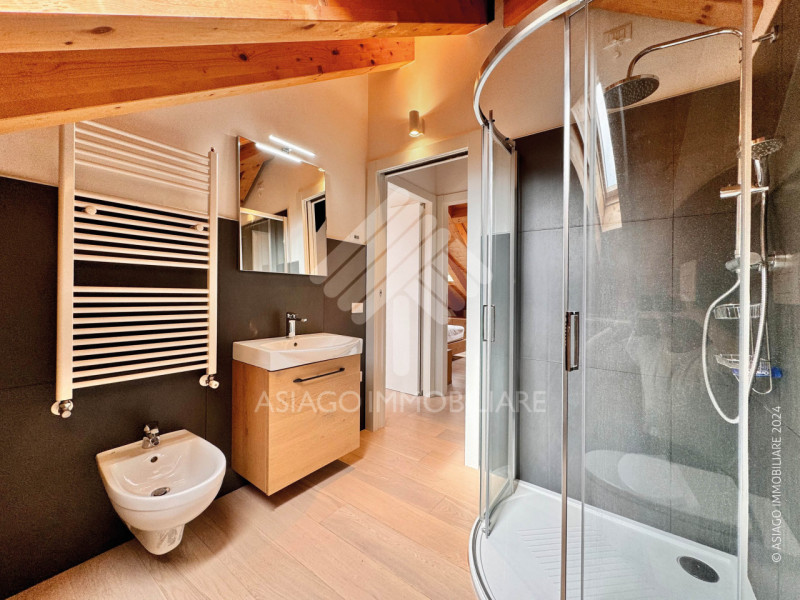 Asiago Immobiliare propone in esclusiva una splendida soluzione di AFFITTO PER L'INTERA STAGIONE ...