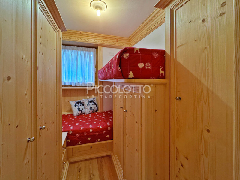 Rif. V5121 - In posizione esclusiva nel cuore di Cortina d'Ampezzo - Corso Italia, con vista pano...