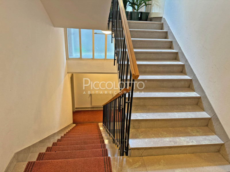 Rif. V5121 - In posizione esclusiva nel cuore di Cortina d'Ampezzo - Corso Italia, con vista pano...