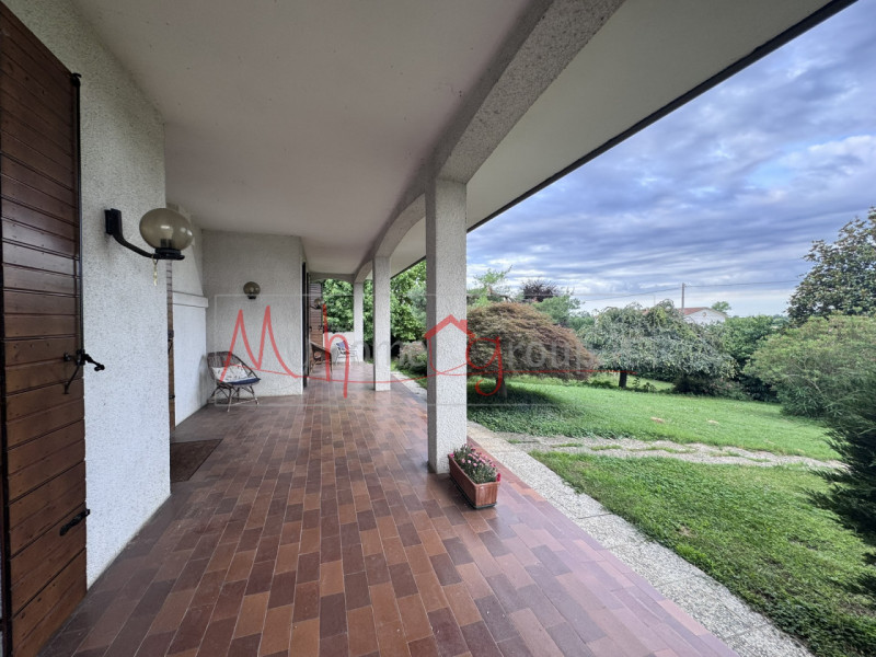 Villa singola in vendita a Rubano
Proponiamo in vendita una villa singola di circa 250 mq con un ...