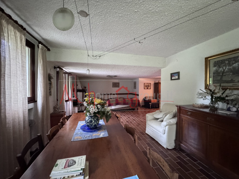 Villa singola in vendita a Rubano
Proponiamo in vendita una villa singola di circa 250 mq con un ...