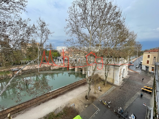 PADOVA ZONA PORTELLO - Cerchi una stanza comoda, luminosa e in una delle zone più richieste dagli...
