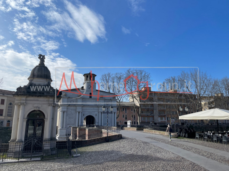 PADOVA ZONA PORTELLO - Cerchi una stanza comoda, luminosa e in una delle zone più richieste dagli...