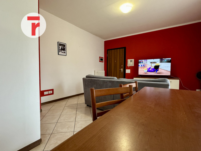 TOMBOLO - Centro paese. Zona verde e tranquilla, sito nella scala più interna di residence, nella...