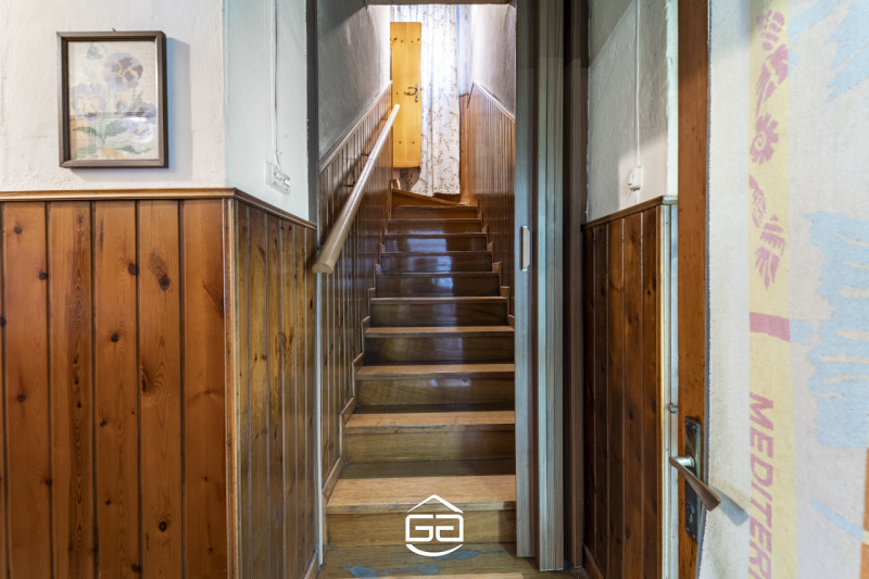 Proponiamo in vendita una soluzione unica e versatile, ideale per una famiglia numerosa o per chi...