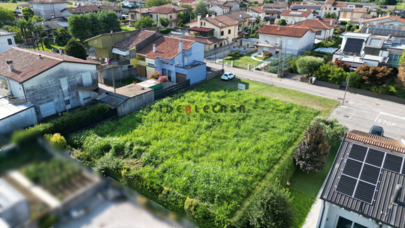 RIF: SF06 SAN MARTINO DI LUPARI Proponiamo in vendita lotto edificabile di 1100 mq, con possibili...