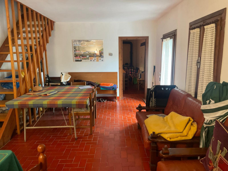 Splendida casa singola in vendita a Crespadoro, nella tranquilla località di Marana. Immersa nel ...