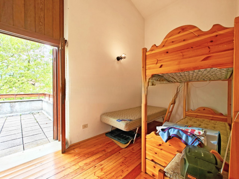 Splendida casa singola in vendita a Crespadoro, nella tranquilla località di Marana. Immersa nel ...