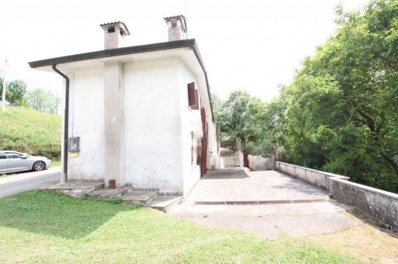 Splendida casa singola in vendita a Crespadoro, nella tranquilla località di Marana. Immersa nel ...