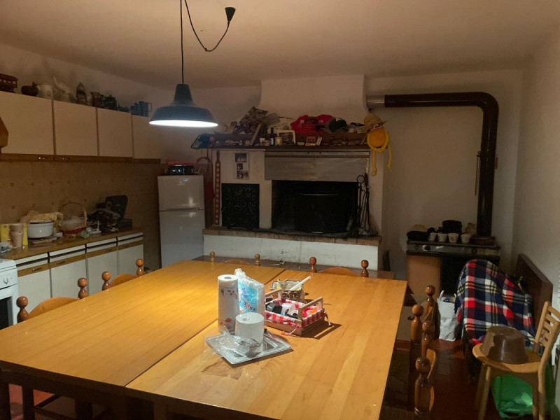 Splendida casa singola in vendita a Crespadoro, nella tranquilla località di Marana. Immersa nel ...