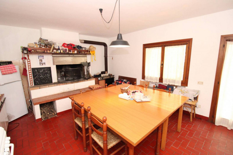 Splendida casa singola in vendita a Crespadoro, nella tranquilla località di Marana. Immersa nel ...