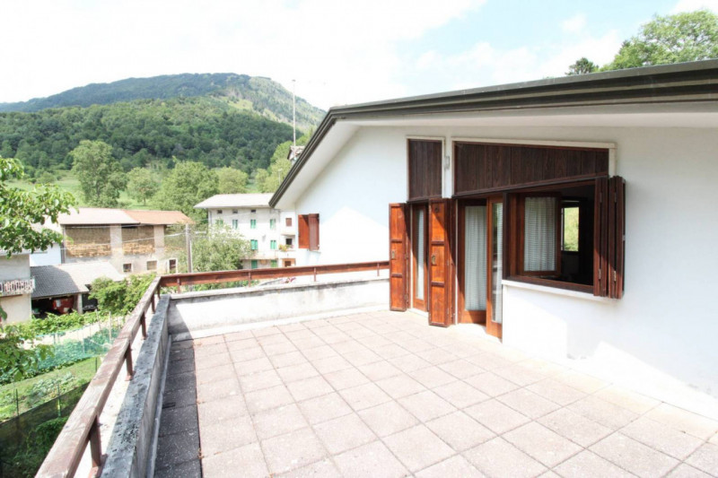 Splendida casa singola in vendita a Crespadoro, nella tranquilla località di Marana. Immersa nel ...