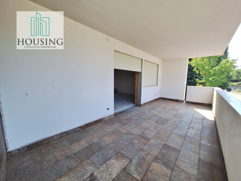 Al confine tra Abano Terme e Montegrotto Terme, a pochi minuti dalla zona pedonale e dal parco ur...