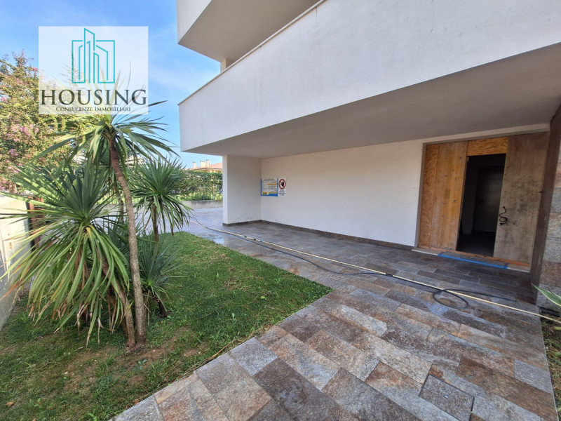 Al confine tra Abano Terme e Montegrotto Terme, a pochi minuti dalla zona pedonale e dal parco ur...