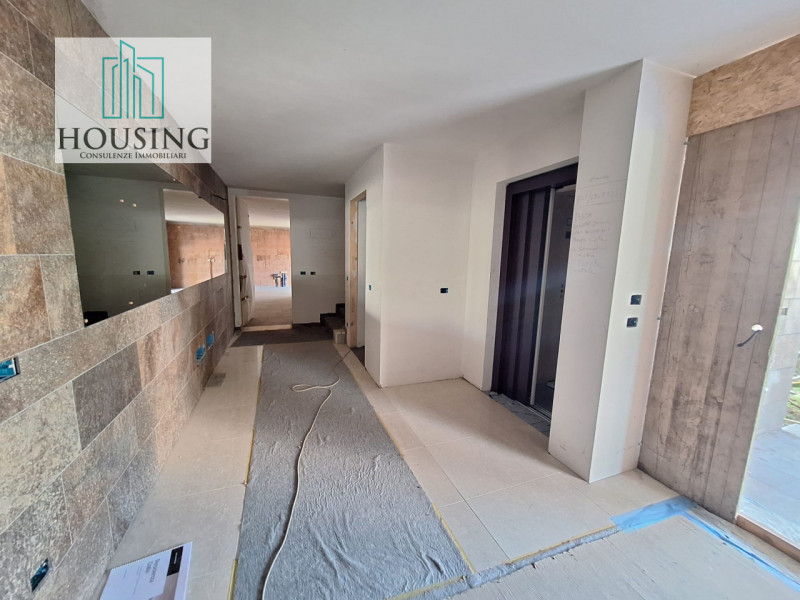 Al confine tra Abano Terme e Montegrotto Terme, a pochi minuti dalla zona pedonale e dal parco ur...