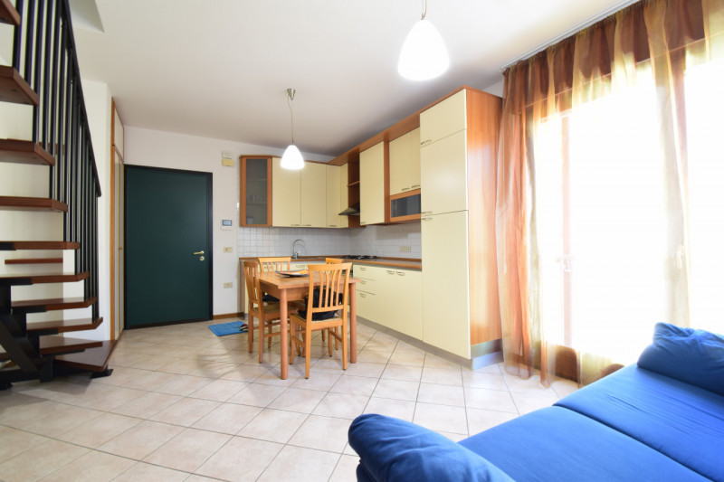 PIOVE DI SACCO centro - Proponiamo APPARTAMENTO COMPLETAMENTE ARREDATO come da foto disposto su d...