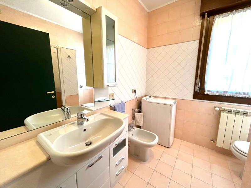 PIOVE DI SACCO centro - Proponiamo APPARTAMENTO COMPLETAMENTE ARREDATO come da foto disposto su d...
