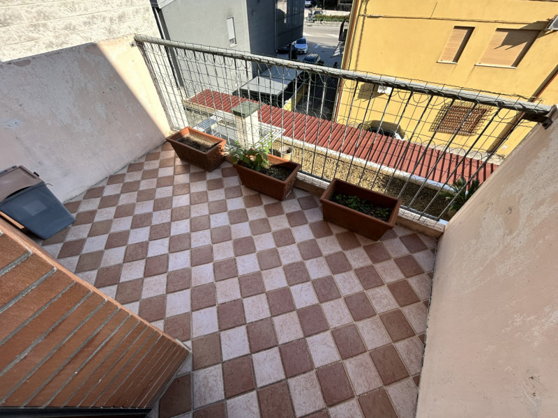 PIOVE DI SACCO centro - Proponiamo APPARTAMENTO COMPLETAMENTE ARREDATO come da foto disposto su d...