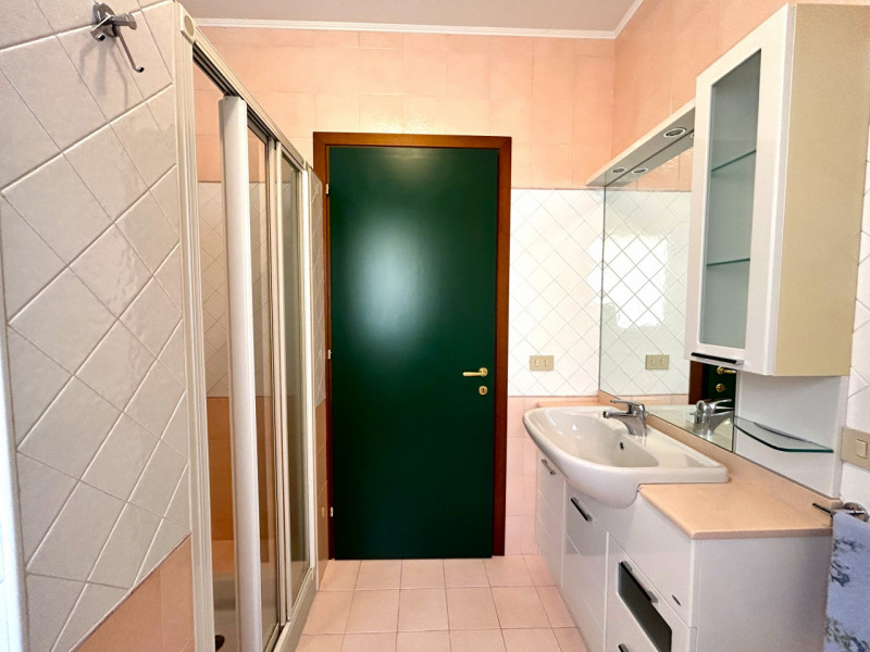 PIOVE DI SACCO centro - Proponiamo APPARTAMENTO COMPLETAMENTE ARREDATO come da foto disposto su d...