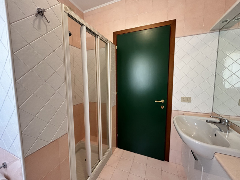 PIOVE DI SACCO centro - Proponiamo APPARTAMENTO COMPLETAMENTE ARREDATO come da foto disposto su d...