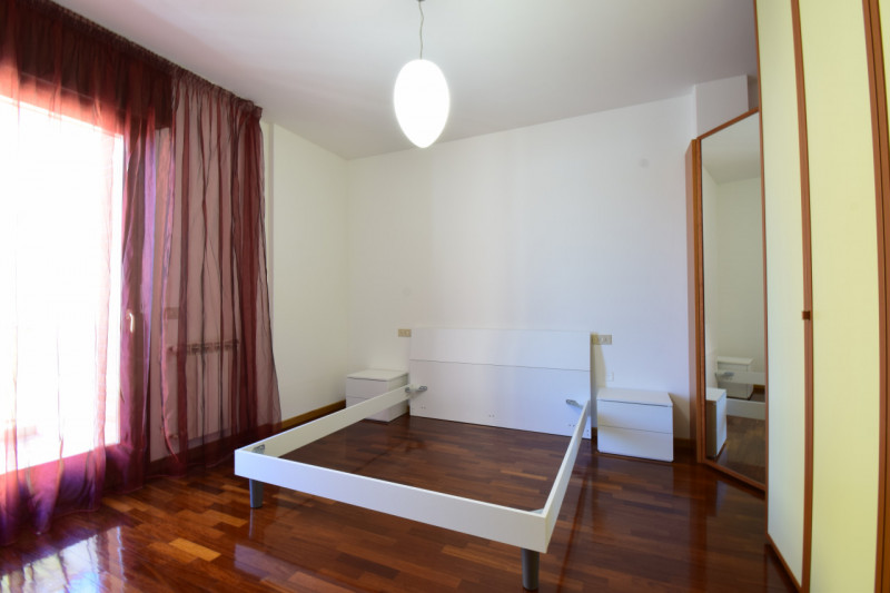 PIOVE DI SACCO centro - Proponiamo APPARTAMENTO COMPLETAMENTE ARREDATO come da foto disposto su d...