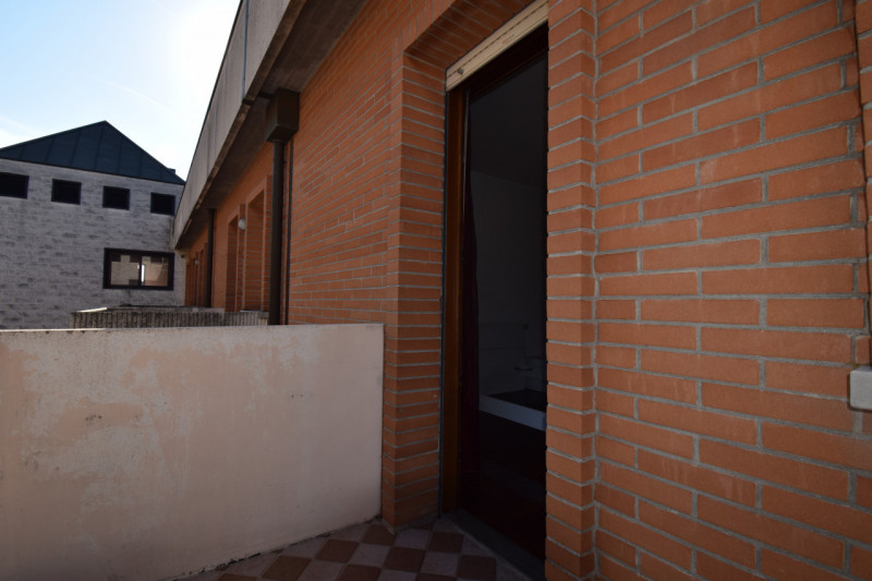 PIOVE DI SACCO centro - Proponiamo APPARTAMENTO COMPLETAMENTE ARREDATO come da foto disposto su d...