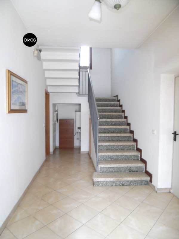 Corte di Piove di Sacco (PD) - Proponiamo casa singola di ampie dimensioni, circa 170 mq, compost...