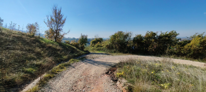 Nel cuore di Baone, proponiamo in vendita un rustico da ristrutturare, circondato da un ampio ter...