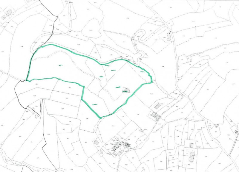 Nel cuore di Baone, proponiamo in vendita un rustico da ristrutturare, circondato da un ampio ter...