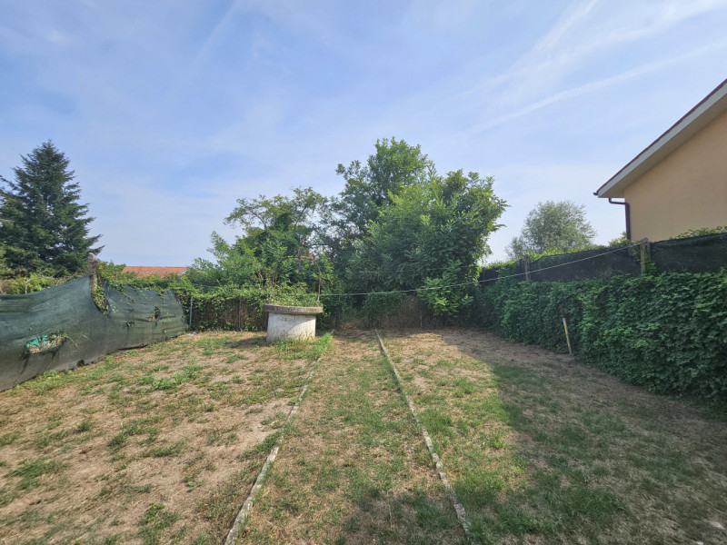 Proponiamo in vendita, a Montagnana, casetta a schiera centrale, sviluppata su due livelli e con ...