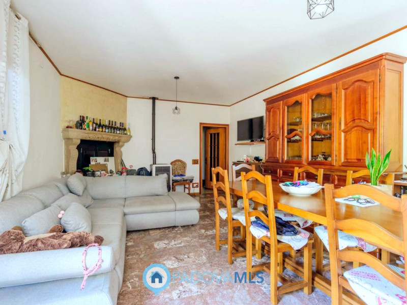 Immobile in esclusiva al Gruppo Padova MLS

Cinto Euganeo - A Valnogaredo proponiamo immobile cos...