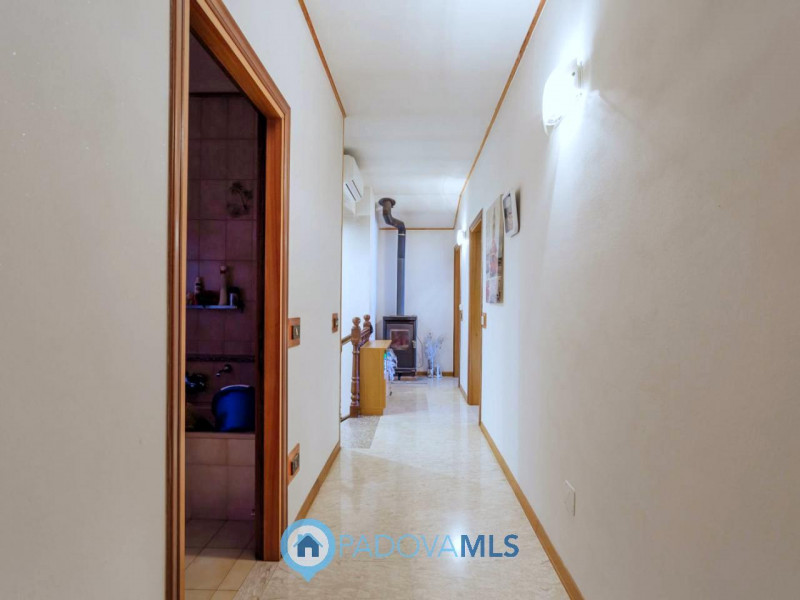 Immobile in esclusiva al Gruppo Padova MLS

Cinto Euganeo - A Valnogaredo proponiamo immobile cos...