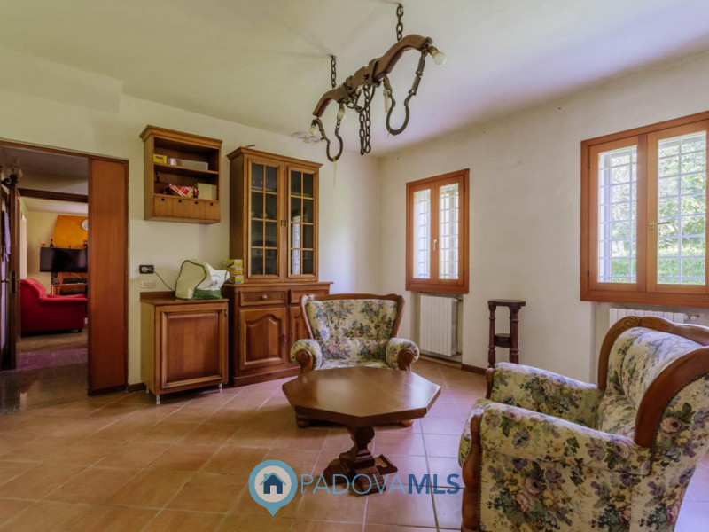 Immobile in esclusiva al Gruppo Padova MLS

Cinto Euganeo - A Valnogaredo proponiamo immobile cos...