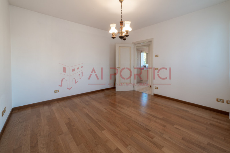 Campagnola di BRUGINE - CASA SINGOLA CON LABORATORIO DI MQ 200 situata in quartiere chiuso compos...