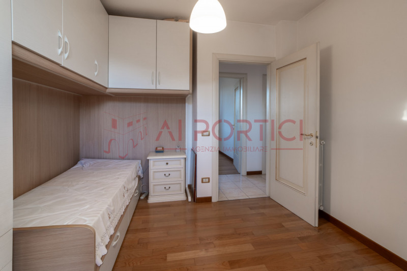 Campagnola di BRUGINE - CASA SINGOLA CON LABORATORIO DI MQ 200 situata in quartiere chiuso compos...