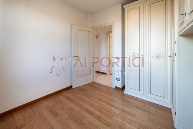 Campagnola di BRUGINE - CASA SINGOLA CON LABORATORIO DI MQ 200 situata in quartiere chiuso compos...