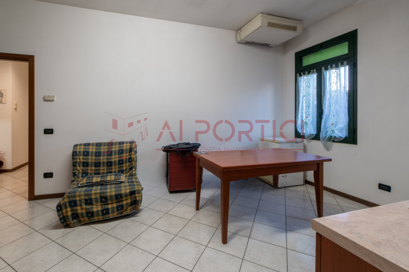 Campagnola di BRUGINE - CASA SINGOLA CON LABORATORIO DI MQ 200 situata in quartiere chiuso compos...