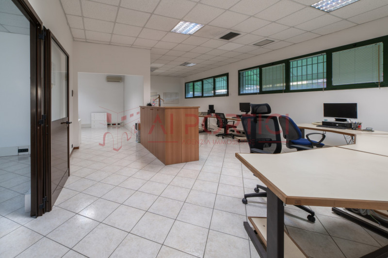 Campagnola di BRUGINE - CASA SINGOLA CON LABORATORIO DI MQ 200 situata in quartiere chiuso compos...