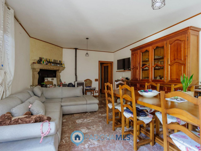 Immobile in esclusiva al Gruppo Padova MLS

Cinto Euganeo - A Valnogaredo proponiamo immobile cos...