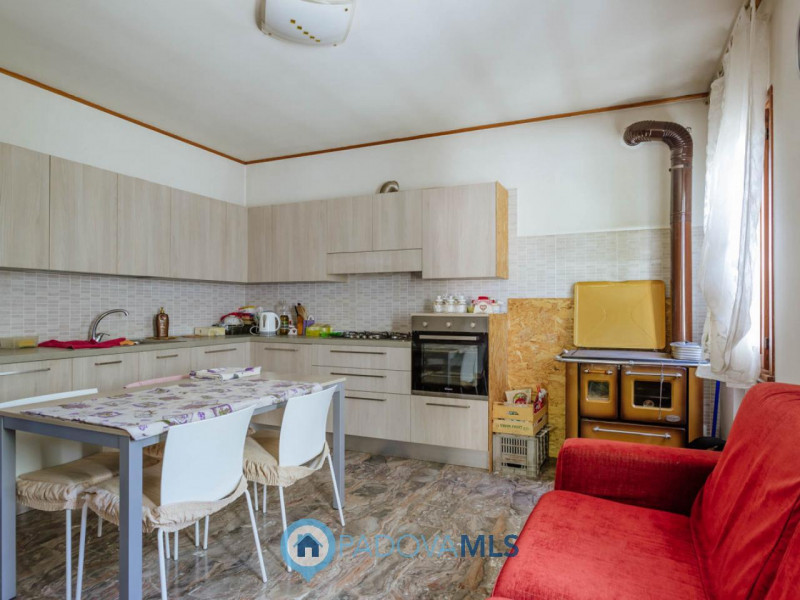 Immobile in esclusiva al Gruppo Padova MLS

Cinto Euganeo - A Valnogaredo proponiamo immobile cos...