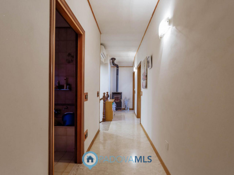 Immobile in esclusiva al Gruppo Padova MLS

Cinto Euganeo - A Valnogaredo proponiamo immobile cos...